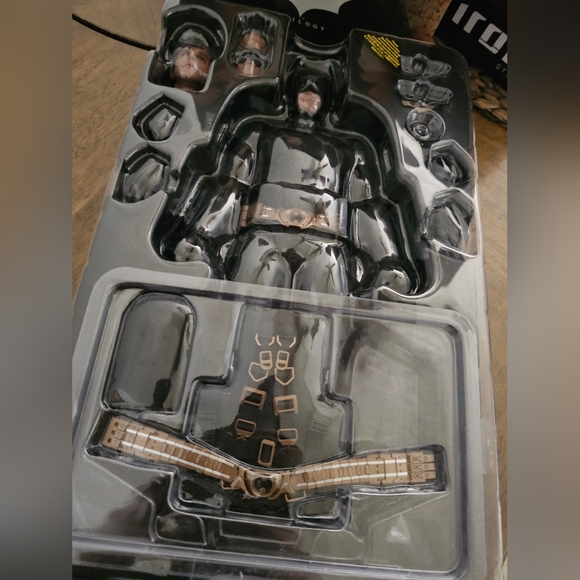 The Dark Knight Trilogy "Batman" - Picture 7 of 8